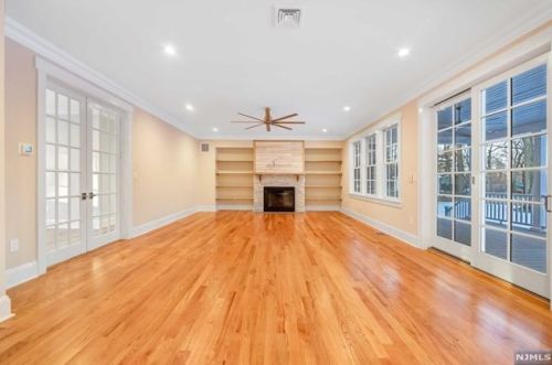 81 Trommel Dr, Mahwah NJ 07430-1533 exterior