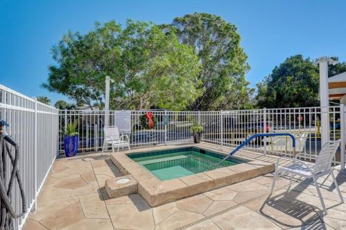 114 Jasmine Ln, Naples FL 34114-8112 exterior