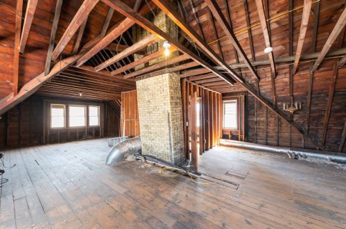 2597 Maryland Ave, Milwaukee WI 53211-3735 exterior