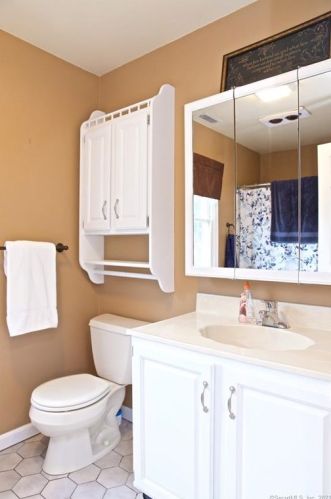 28 Adams Ave, Norwalk CT 06851-2801 exterior