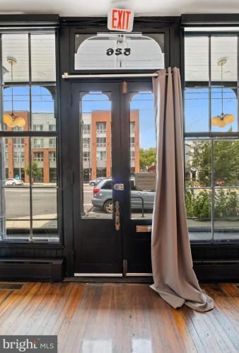 526 Girard Ave, Philadelphia PA 19130-1617 exterior