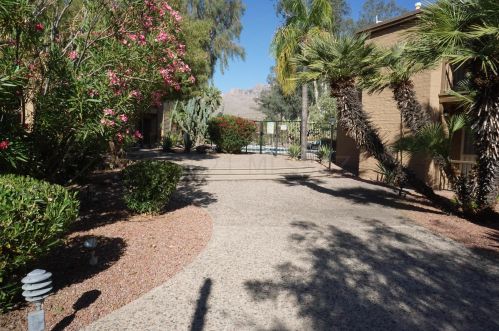 4 Greenock Dr, Tucson AZ  85737-7631 exterior