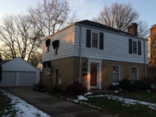 2537 84th St, Milwaukee, WI 53226-1905