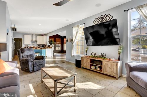 1942 Oak Hills Dr, Hanover PA 17331-9441 exterior