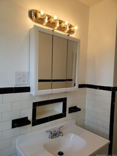 124 Red Mtn Ave, Torrington CT 06790-3212 exterior