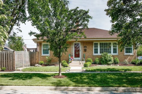 860 Linden Ave, Elmhurst IL 60126-5312 exterior