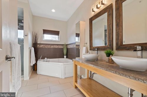 2443 Coral St, Philadelphia PA 19125-1625 exterior