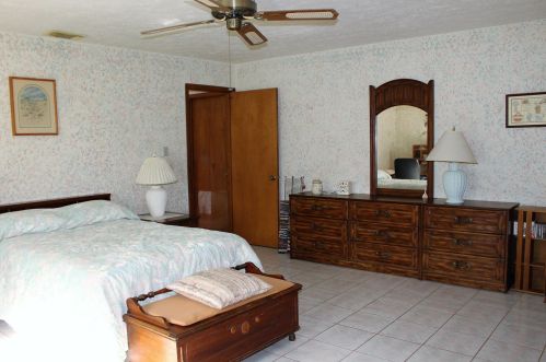 372 Carter Ave, Fort Pierce FL 34983-2998 exterior