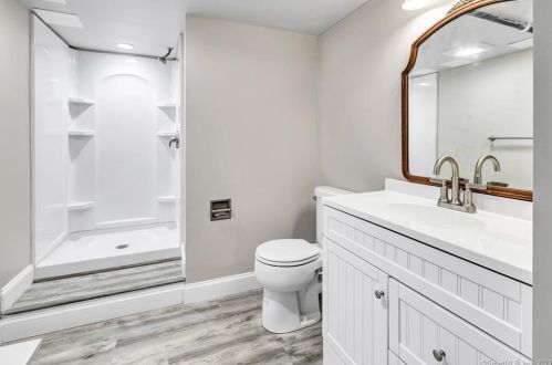 131 High St, Derby CT 06418-2721 exterior