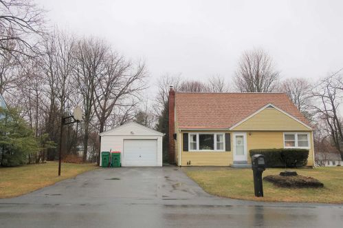 17 Mcalpine Dr, Poughkeepsie, NY 12601-5422