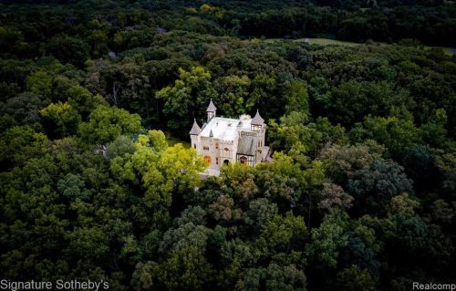 2009 Victoria Hl, Rochester MI exterior