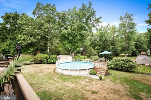 50 Crestwood Dr, Trenton NJ 08690-1938 exterior