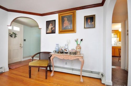 132 Walker St, Manchester CT 06040-4329 exterior