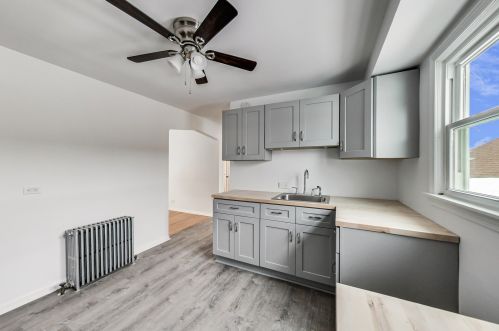 1719 Melvina Ave, Chicago IL 60646-1123 exterior