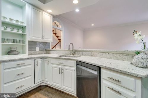 6636 Hampton View Pl, Mc Lean VA 22101-6003 exterior