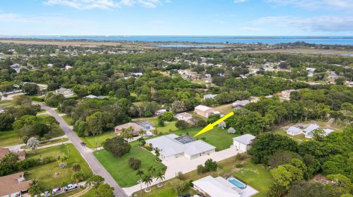 4904 Palmetto Dr, Fort Pierce FL 34982-3222 exterior