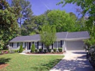956 Ferncliff Rd, Atlanta GA  30324-2556 exterior