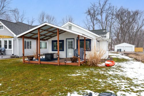 4814 Deep Point Dr, Kalamazoo, MI 49002-5914