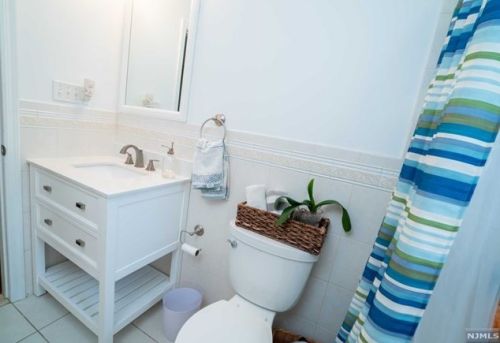 428 Aurora Ave, Cliffside Park NJ 07010-2133 exterior