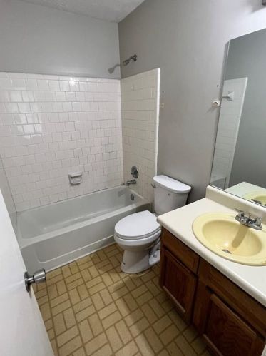 2123 Victoria Pl, Lithonia GA 30058-7912 exterior