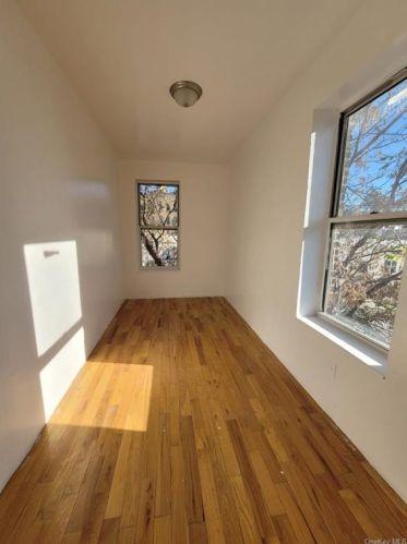 520 Wales Ave, Bronx NY  10455-4511 exterior