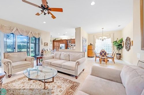 6786 Watertown Dr, Boynton Beach FL 33437-3922 exterior