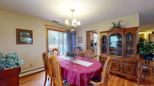 10 Oxcart Dr, Windsor CT 06095-1218 exterior