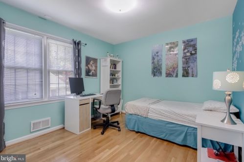 8717 Liberty Ln, Rockville MD 20854-3638 exterior