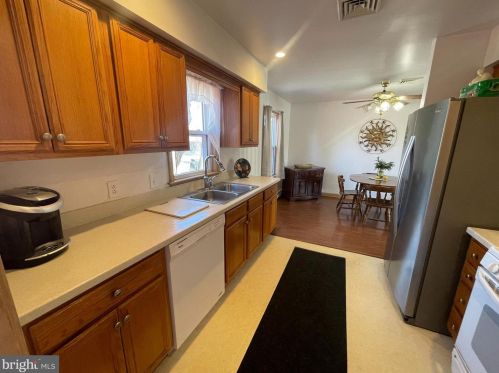 10 Bunting Brg Rd, Cookstown NJ 08511-1101 exterior