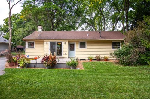 6038 Ironwood Ln, Milwaukee WI 53217-4423 exterior