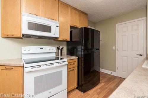 282 1st St, Rochester MI 48307-2600 exterior