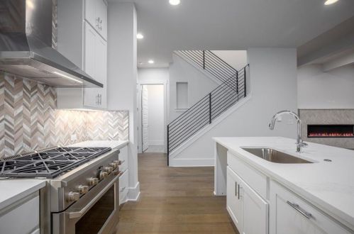 2011 Belford Dr, Austin TX 78757-8207 exterior