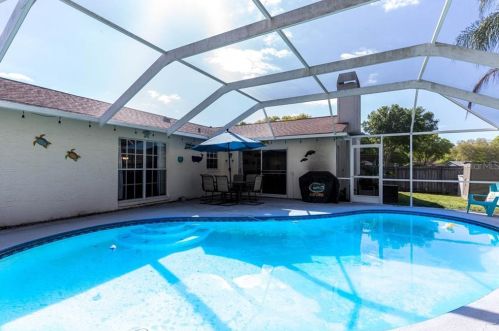 9724 Cypress Pond Ave, Tampa FL 33647-1841 exterior