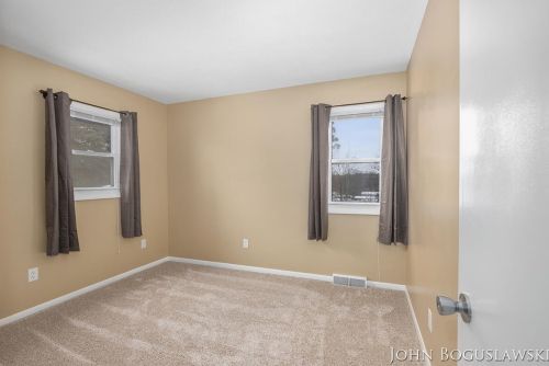 1498 Cloverly Ct, Grand Rapids MI 49544-1707 exterior