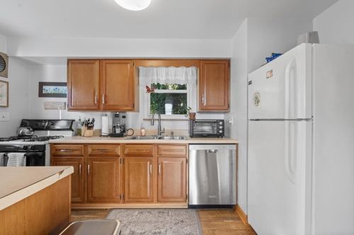 8145 Lindisfarne Dr, Pittsburgh PA 15237-2311 exterior