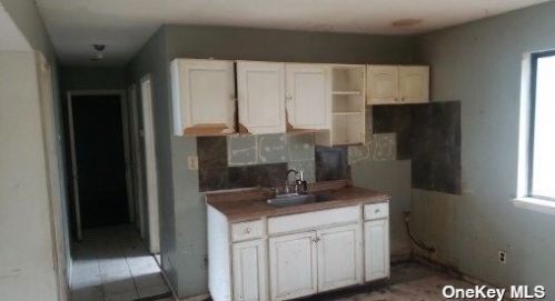 35 Bella Casa Ln, Central Islip NY 11722-2639 exterior