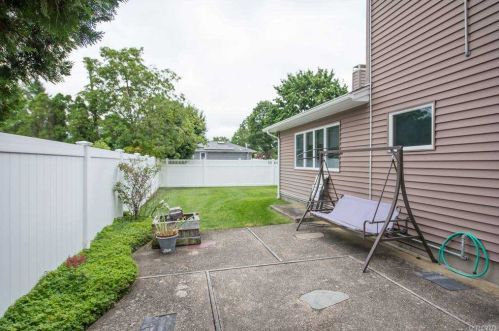 1 April Ave, Huntington Station NY 11746-7002 exterior