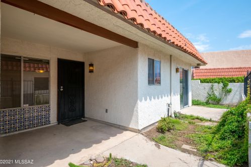 5933 Sun County Blvd, Tucson, AZ 85712-2344