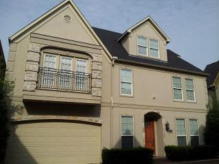 5626 Dolores St, Houston TX  77057-5710 exterior