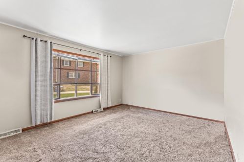 5006 Colonial Ct, Milwaukee, WI 53220-2013