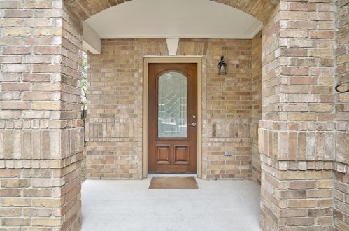 6800 Baythorne Dr, Austin TX  78747-3987 exterior