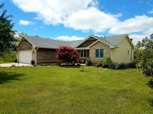 8805 Topeka Blvd, Topeka KS  66617-2015 exterior