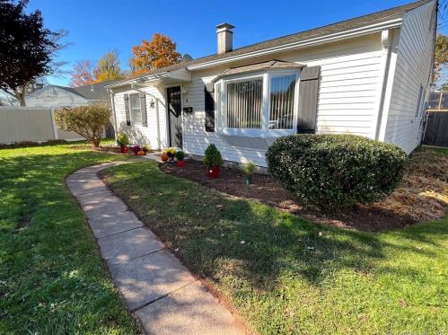 4 Cheryl Ave, Wallingford CT  06492-3911 exterior