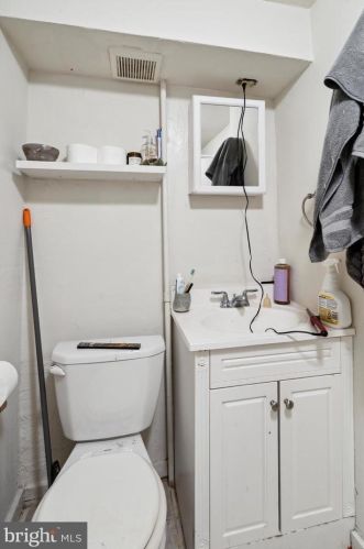 5045 Hazel Ave, Philadelphia PA 19143-1938 exterior