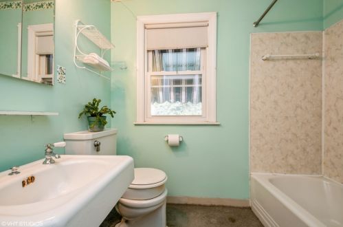 5227 Lamon Ave, Chicago IL 60630-1605 exterior