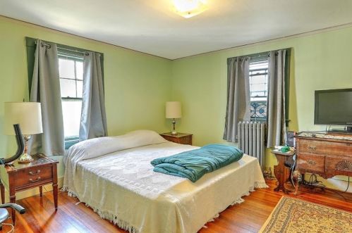 199 Rochambeau Ave, Providence RI 02906-1909 exterior