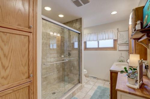 2501 Clayton Crst Ave, Milwaukee WI 53221-3735 exterior