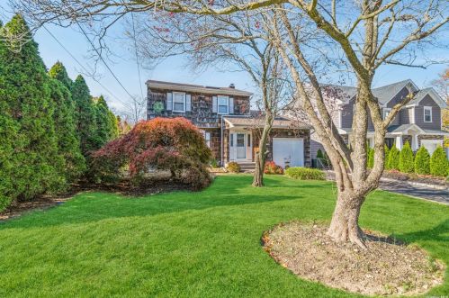 101 Lodge Ave, Huntington Station, NY 11746-2808