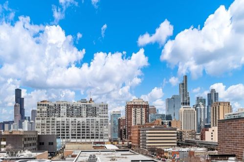 1808 State St, Chicago IL  60616-1611 exterior