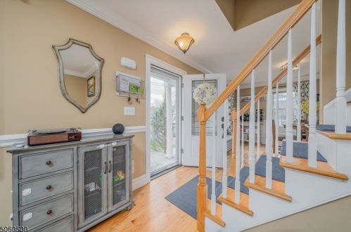 23 Poplar St, Bloomingdale, NJ 07403-1812